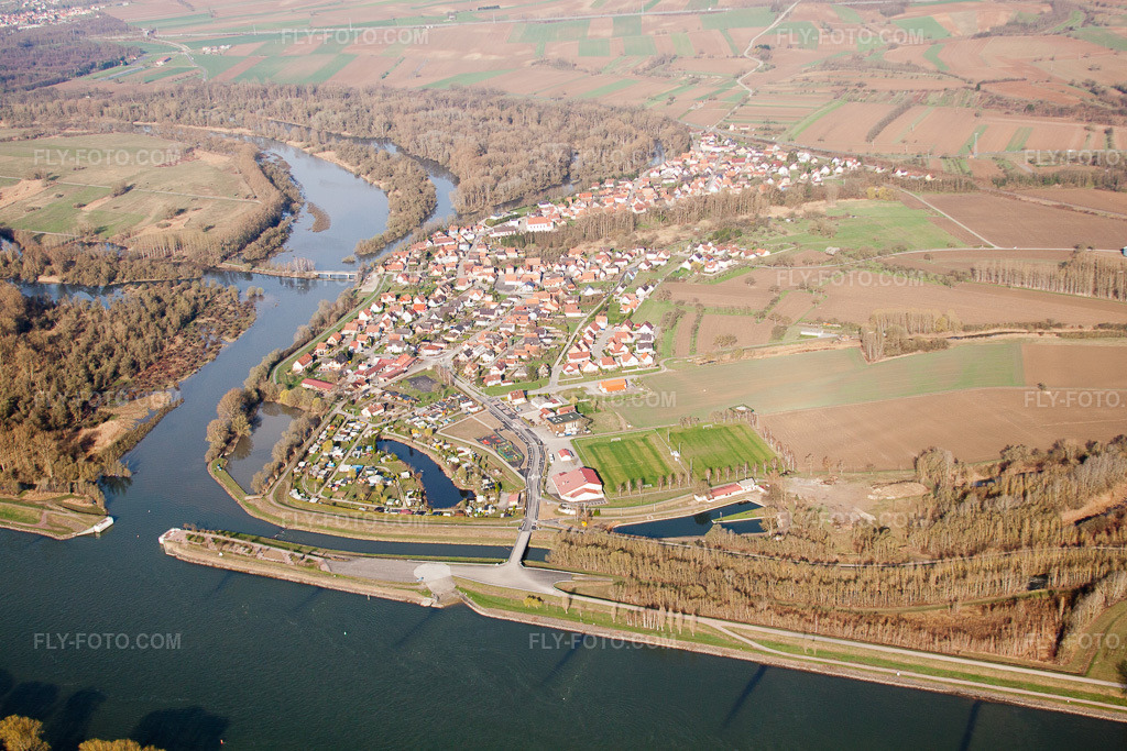 Aerial view: View of the town in Munchhausen in the state Bas-Rhin, France.Photo: IMG_25584.jpg taken on 04/02/2010 by Werner Riehm/FLY-FOTO.comResolution of the original: 4752 x 3168 px