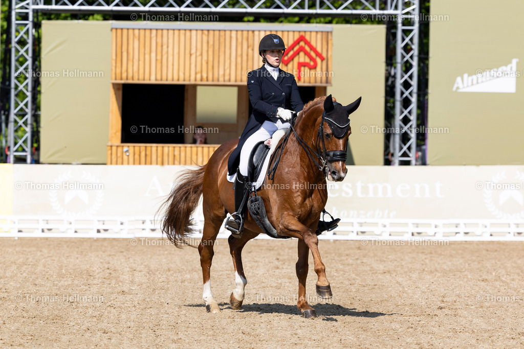 TH_578-UNTERMANN Sophia (GER)_ Meran_18140 | 224JUENGEL Marvin (GER), Balou's Erbin OldDeutsches Spring- und Dressur-Derby 2024 am 10.05.24 in Hamburg, 578UNTERMANN Sophia (GER), Meran