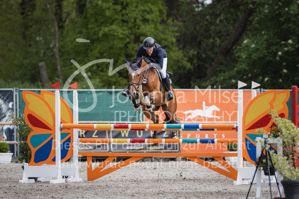 230516_Mühlen_05SprPf-L-586 | Deine schönsten Turniermomente als professionelle Fotos! Entdecke hochwertige Pferdesport-Fotografie im Online-Shop. Jetzt Fotos finden & bestellen!