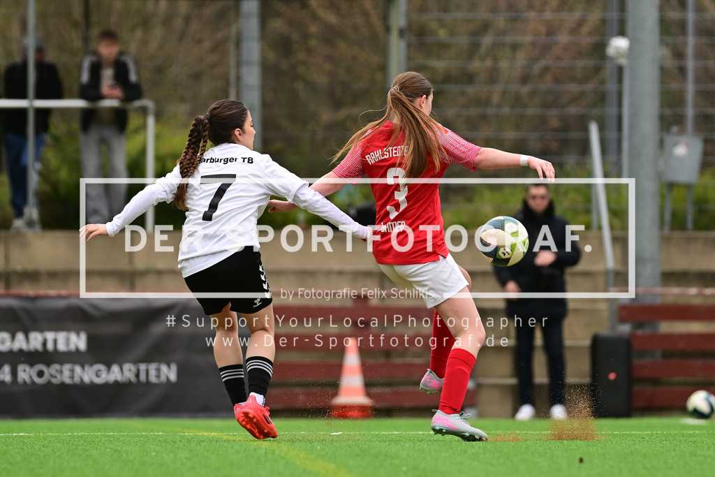 Fußball I Frauen I Saison 2025-2026 I Bezirksliga I 21. Spieltag I Harburger TB - Rahlstedter SC I 165739 | Der Sportfotograf. - Realisiert mit Pictrs.com
