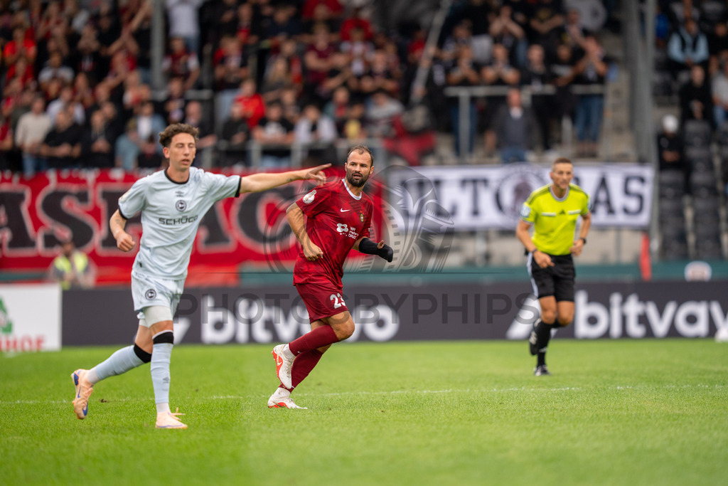 SG Sonnenhof Großaspach vs. Arminia Bielefeld, Fussball, DFB-Pokal, 1. Runde, 22.08.2026 | Fabian Eisele (SG Sonnenhof Großaspach, #23),SG Sonnenhof Großaspach vs. Arminia Bielefeld, Fussball, DFB-Pokal, 1. Runde, 22.08.2026,DFB regulations prohibit any use of photographs as image sequences and/or quasi-video