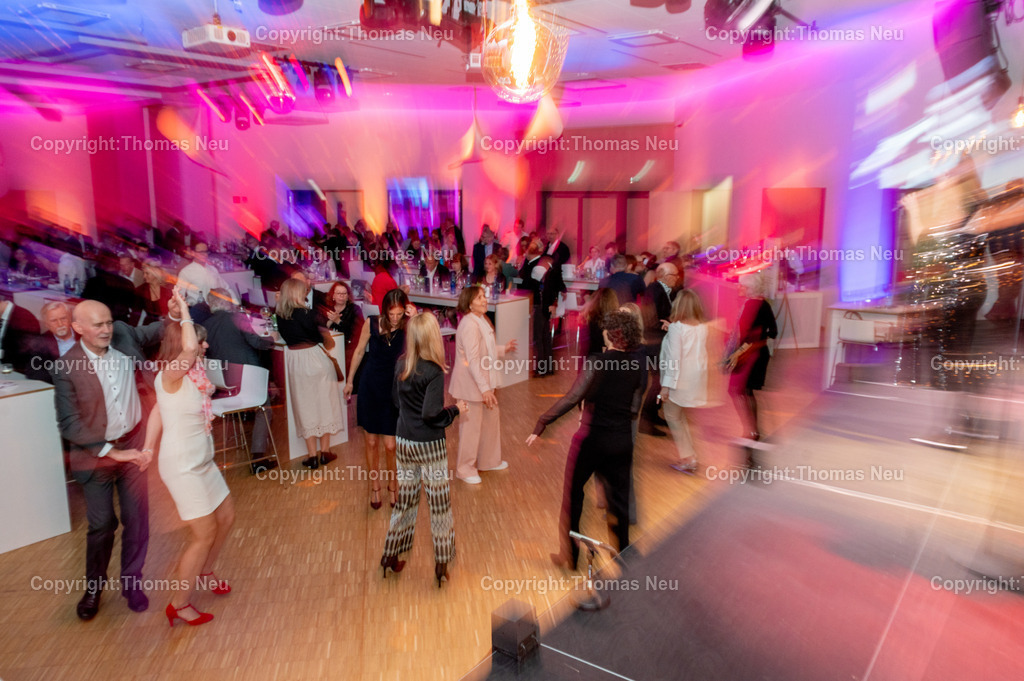 DSC_0867 | Im Parktheater Bensheim fand am 28. März 2026 die Verleihung des Eysoldt-Rings 2025 statt – eine der bedeutendsten Auszeichnungen für Schauspielkunst im deutschsprachigen Raum. Der Preis ging an Thomas Schmauser, der für seine herausragende darstellerische Leistung geehrt wurde.Im Rahmen der Veranstaltung wurde außerdem der Kurt-Hübner-Regiepreis an Fritzi Wartenberg verliehen, die für ihre besondere künstlerische Handschrift und Regiearbeit ausgezeichnet wurde.,Anschließend wurde im Bensheimer Bürgerhaus gefeiert, Bild: Thomas Neu