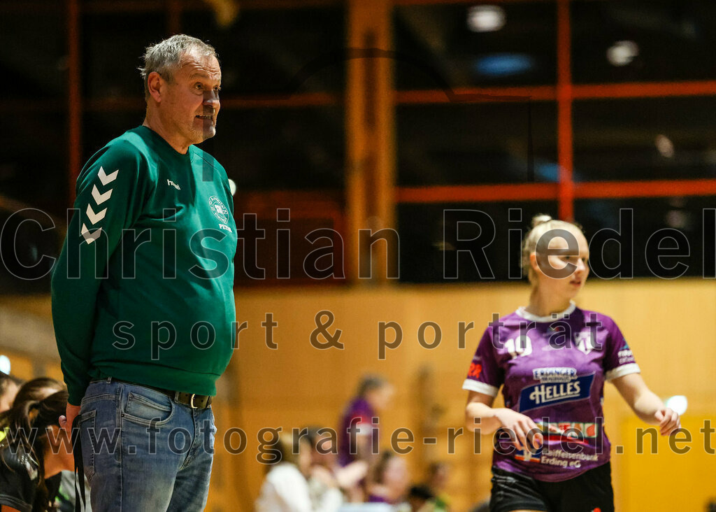 2024-02-10_108_SpVgg_Altenerding_gegen_SVA_Palzing | Erding, Deutschland, 10.02.2024:
Handball, Bezirksoberliga Frauen Altbayern 2023 / 2024, 14. Spieltag, SpVgg Altenerding gegen SVA Palzing, Endergebnis: 27:28

Trainer Peter Mesiarik (SVA Palzing)

Foto: Christian Riedel / fotografie-riedel.net