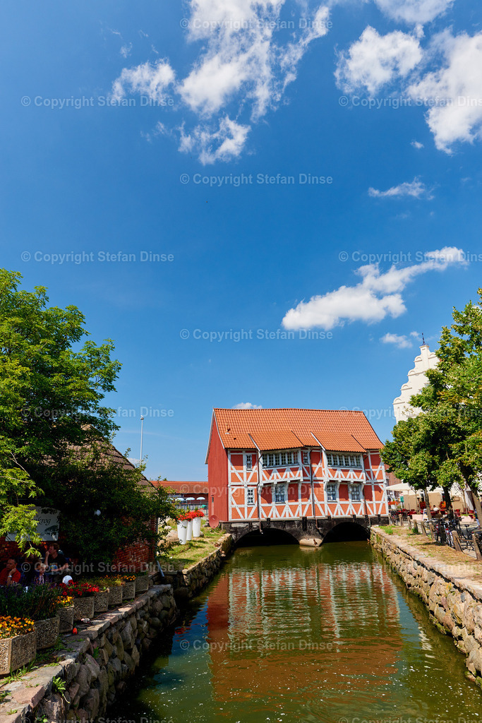 _DSC2937 | Findlinge im Eis, Zeesenboote bei der Traditionsregatta, eine Seebrücke im Sonnenaufgang - mit den Bildern aus dieser Galerie erhalten Sie wunderschöne Aufnahmen über das ganze Jahr. Ein tolles Produkt zum Verschenken, Werben oder zum Träumen vom nächsten - Realisiert mit Pictrs.com