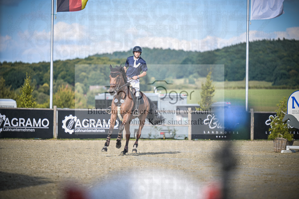 DOS_2161 | Entdecke hochwertige Reitturnierfotos von Foto Oger. Professionell, emotional und authentisch – jetzt Lieblingsmomente im Shop bestellen.Deutschlandweite Turnierfotografie. - Realisiert mit Pictrs.com