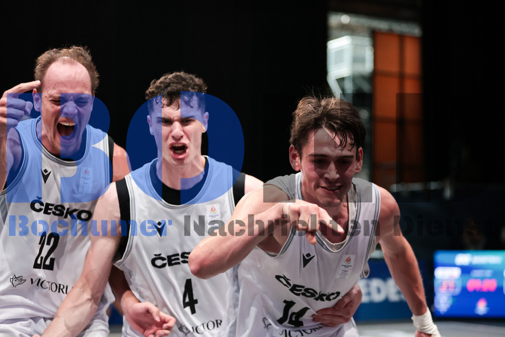 SES_RRG3x320250720-128 | bond - Realisiert mit Pictrs.com