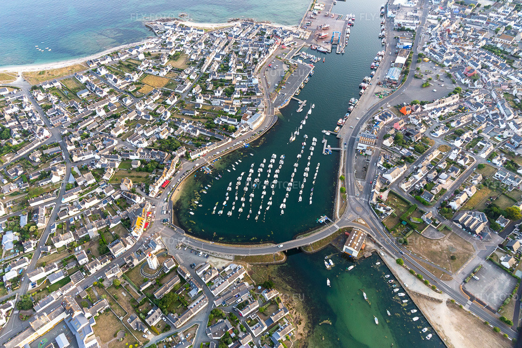 Vue aérienne: Port de Guilvinec-Treffiagat à Treffiagat dans le département Finistère, France. Photo: IMG_132668.jpg prise le 17/06/2022 par Werner Riehm/FLY-FOTO.eu – Résolution de l'original: 5472 x 3648 px