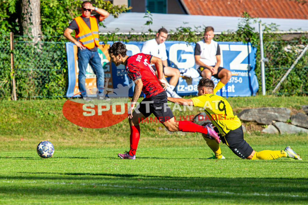 Kärntner Liga | Kärntner Liga ATUS Ferlach - ASKÖ Köttmannsdorf am 02.09.2023 in Ferlach
(Sportplatz), Austria, (Photo by Ernst Krawagner sport-fan.at) - Realisiert mit Pictrs.com