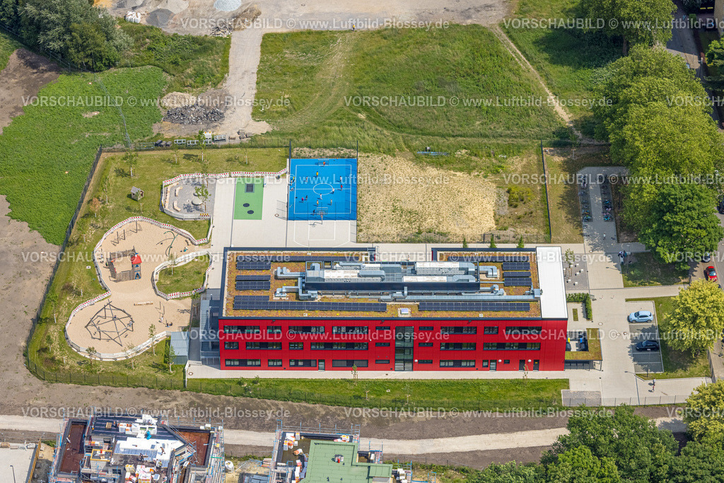 Herne250601778 | Luftbild, Gemeinschaftsgrundschule Schule am Schloss mit roter Fassade, Dach mit Solarpaneelen, Lackmanns Hof, Baukau, Herne, Ruhrgebiet, Nordrhein-Westfalen, Deutschland
