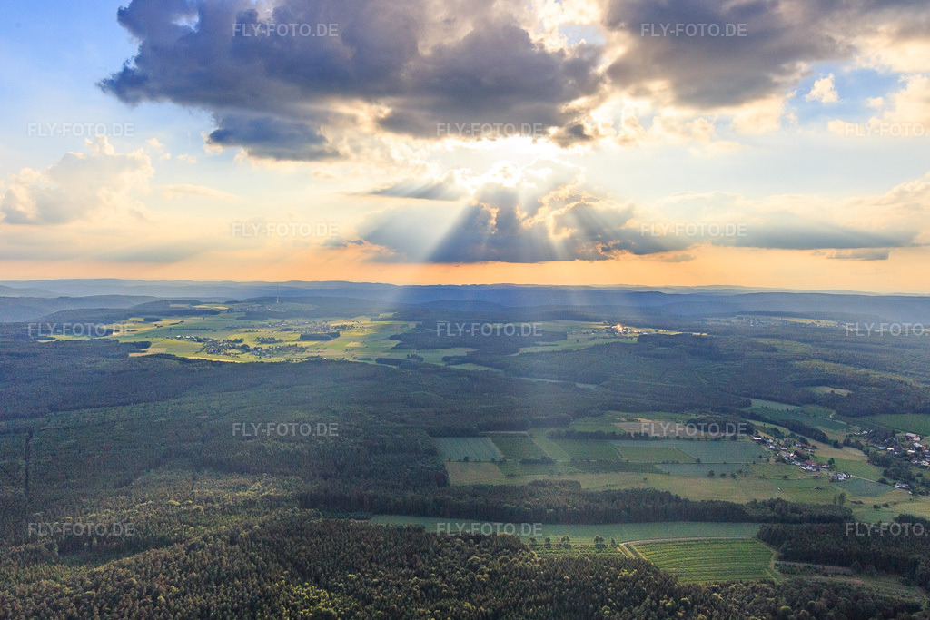 Luftbild: Wolke überm Odenwald von Osten im Ortsteil Auerbach in Mudau im Bundesland Baden-Württemberg in Deutschland. Foto: IMG_107574.jpg vom 02.06.2018 durch Werner Riehm/FLY-FOTO.de