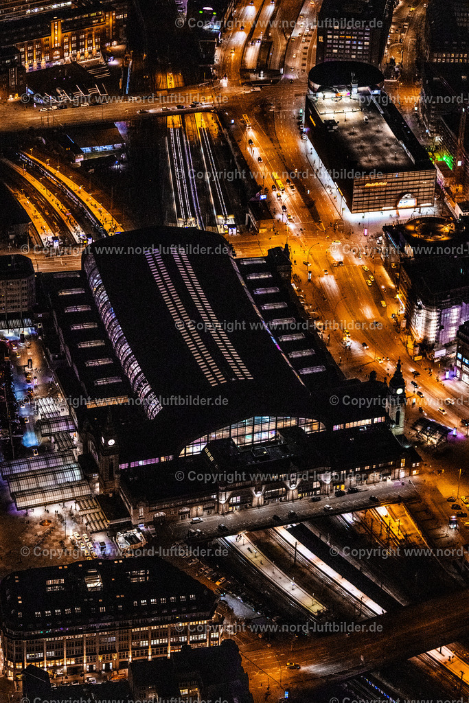 Hamburg_Hauptbahnhof_Nachtaufnahme_ELS_6741060325 | HAMBURG 06.03.2025 Nacht- Lichter und Beleuchtung Gleisverlauf und Gebäude des Hauptbahnhofes der Deutschen Bahn im Ortsteil Sankt Georgen in Hamburg, Deutschland. Weiterführende Informationen bei: CARLISLE Construction Materials GmbH,  DB InfraGO AG,  DB Regio AG,  DB Station & Service AG,  Deutsche Bahn AG,  HGI - HÜGIN GROUP INTERNATIONAL GMBH CO.KG,  IBN Ingenieurbüro Noack,  INGENIEURBÜRO DR. BINNEWIES Ingenieurgesellschaft mbH,  S-Bahn Hamburg GmbH. // Night lighting track progress and building of the main station of the railway in the district Sankt Georgen in Hamburg, Germany. Further information at: CARLISLE Construction Materials GmbH,  DB InfraGO AG,  DB Regio AG,  DB Station & Service AG,  Deutsche Bahn AG,  HGI - HUeGIN GROUP INTERNATIONAL GMBH CO.KG,  IBN Ingenieurbuero Noack,  INGENIEURBUeRO DR. BINNEWIES Ingenieurgesellschaft mbH,  S-Bahn Hamburg GmbH. Foto: Martin Elsen