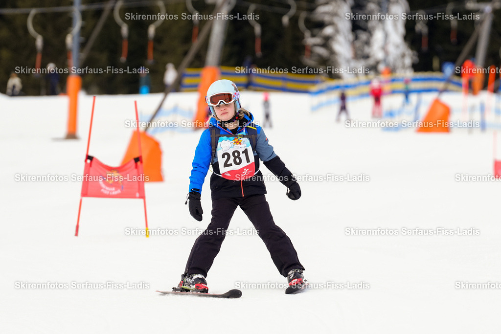 SRF_02.01.2026_0407 | Skirennfotos,Serfaus,Fiss,Ladis,Kinderskirennen,Winter,Tirol,Oberland,skirace,SFL,feelfree,weil wir's genießen,ski,Ski,skifahren,Sonnenplateau, - Realisiert mit Pictrs.com