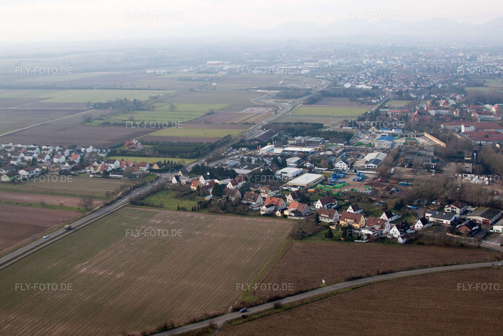 Luftbild: Borheimer Weg in Landau in der Pfalz im Bundesland Rheinland-Pfalz in Deutschland.Foto: IMG_61674.jpg vom 18.01.2014 durch Werner Riehm/FLY-FOTO.deAuflösung des Originals: 4752 x 3168 px