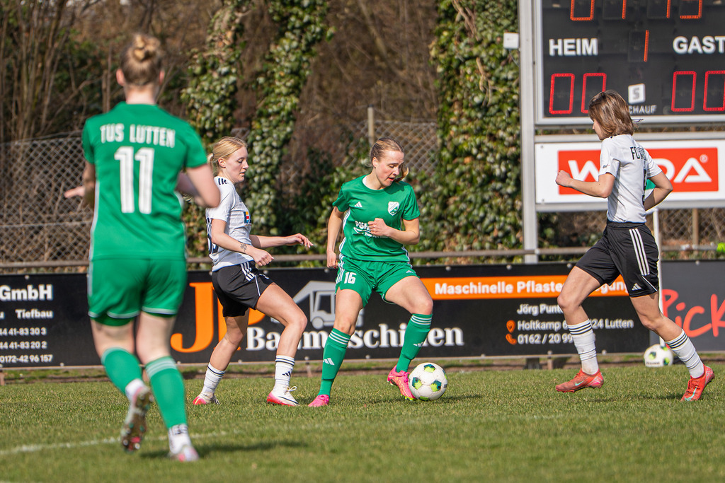 Fußball I Frauen I Saison 2025-2026 I Oberliga Niedersachsen I 15. Spieltag I TuS Lutten - FC Jesteburg-Bendestorf I 6552 | jns.sportfotos - Realisiert mit Pictrs.com