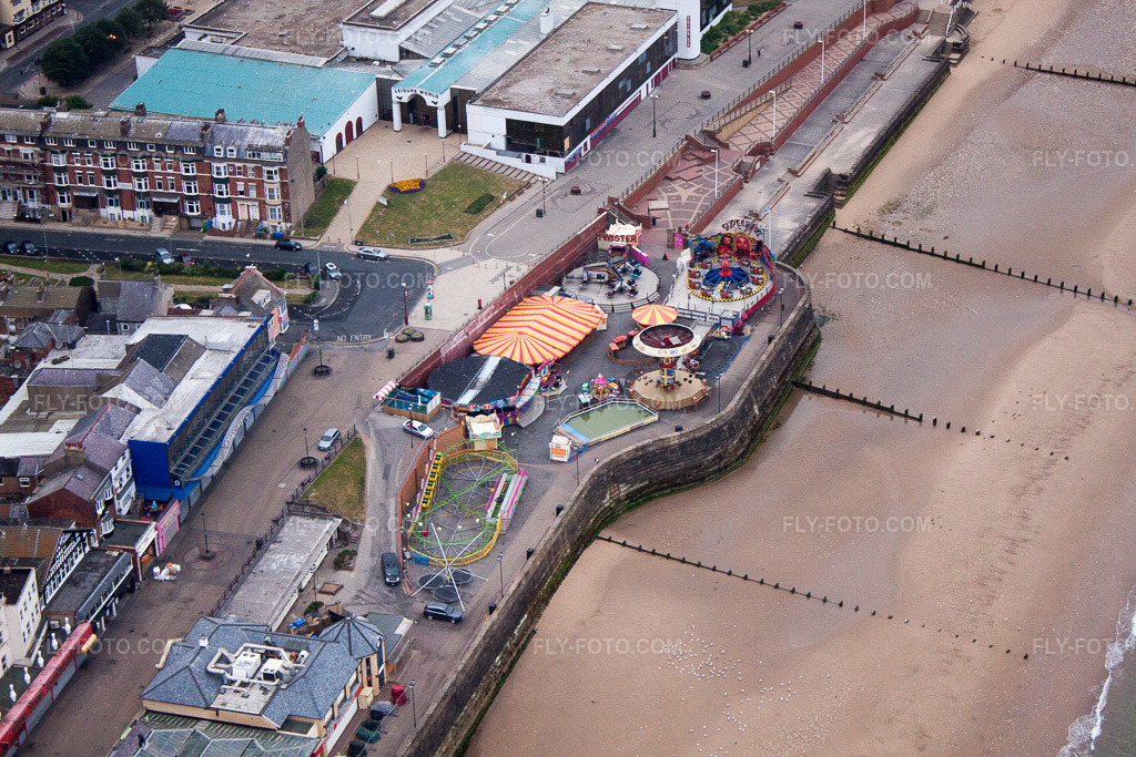 Aerial view: View of the town in Bridlington in the state England, Great Britain. – Photo: IMG_58719.jpg taken on 07/20/2013 by Werner Riehm/FLY-FOTO.com – Resolution of the original: 4752 x 3168 px