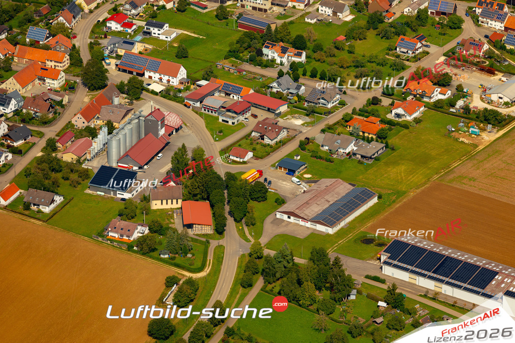 Das Luftbild zeigt : Suppingen Laichingen - Die Luftaufnahme wurde 2024 vom UL-Flugzeug aus erstellt ( keine Drohne ) - Hochauflösende Luftaufnahme - Für grossformatige Ausdrucke geeignet. Die Geschenkidee !Mit Lizenz und Bildrechte bestellbar
