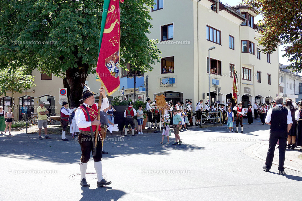 news-2022-Juli17-Musikumzug-Reutte-DSD02918-Vorabimpression | Info aus dem Bezirk Reutte/Ausserfern Tirol sowie eine umfangreiche Bilddatenbank über die gesamte Region: Lechtal, Talkessel Reutte, Tannheimertal, Zwischentoren. Lech, Plansee, Zugspitze, Grenztunnel, B179, Fernpassstraße, Verkehr, Lawinen, Tradition, - Realisiert mit Pictrs.com
