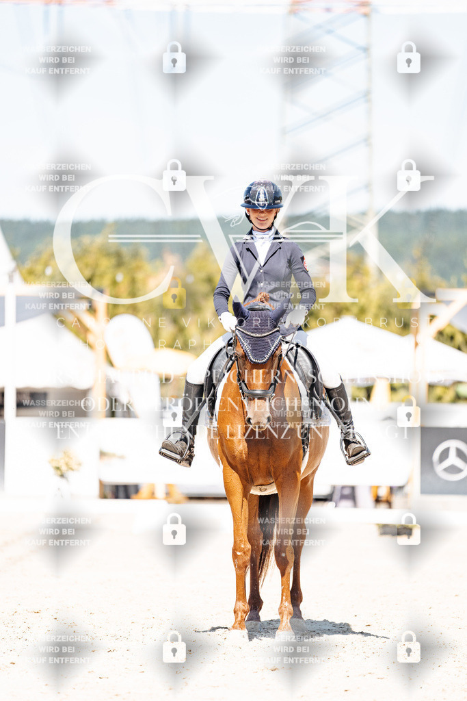 CK909726 | Turnierfotografie Pferdefotografie Trier Rheinland-Pfalz Pferdesport Reitsport Tierfotografie Sportfotografie Pferdevideo Pferdevideografie Equestrianvideography equestrianphotography  - Realisiert mit Pictrs.com