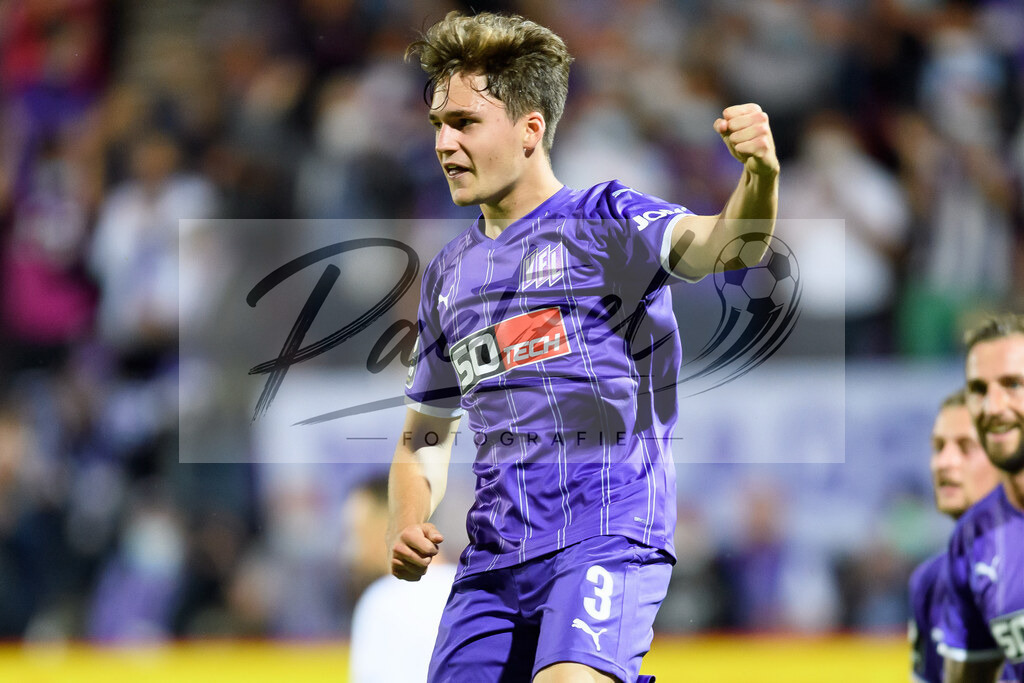 OSNVKO20210906_47 | Fussball, Herren: Florian Kleinhansl (VfL Osnabrueck) Torjubel, jubelt nach seinem Treffer zum 3:0 beim Spiel der 3. Liga zwischen VfL Osnabrueck und FC Viktoria Koeln im Stadion an der Bremer Bruecke am 06.09.2021 in Osnabrueck, Deutschland.DFB / DFL REGULATIONS PROHIBIT ANY USE OF PHOTOGRAPHS AS IMAGE SEQUENCES AND/OR QUASI-VIDEO. - Realisiert mit Pictrs.com
