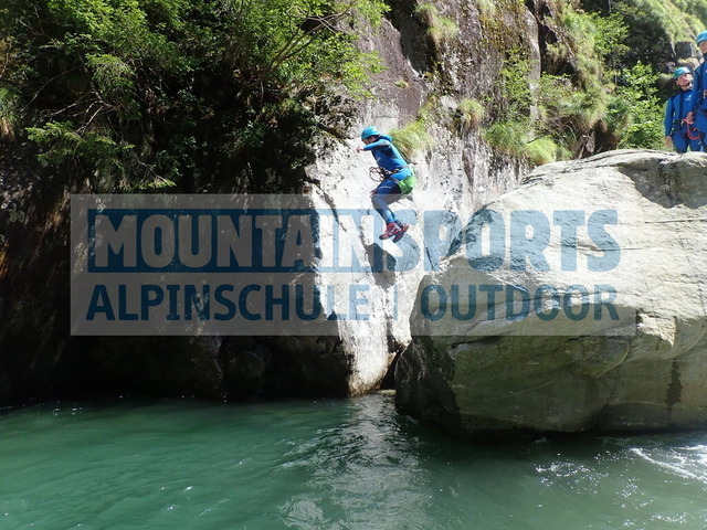 P7230145 | Bestelle die Bilder deines Berg- oder Wasser-Abenteuers mit Mountain Sports bequem von zu Hause aus direkt über unseren Online Fotoshop von pictrs.com. - Realisiert mit Pictrs.com