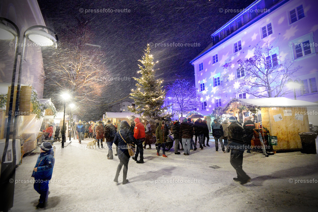 -07-news-2022-Dez10-Weihnachtsmarkt-Reutte-WTV_6510 | Info aus dem Bezirk Reutte/Ausserfern Tirol sowie eine umfangreiche Bilddatenbank über die gesamte Region: Lechtal, Talkessel Reutte, Tannheimertal, Zwischentoren. Lech, Plansee, Zugspitze, Grenztunnel, B179, Fernpassstraße, Verkehr, Lawinen, Tradition, - Realisiert mit Pictrs.com