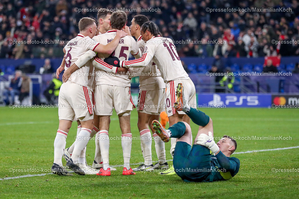 UCL10122401062 | 10.12.2024, Fußball, UEFA Champions League, Schachtar Donezk - FC Bayern München, Arena AufSchalke Gelsenkirchen, 8. Spieltag Saison 2024 2025: Torjubel nach dem 2:1 Tor durch Thomas Müller (Bayern #25) - DFB regulations prohibit any use of photographs as image sequences and or quasi-video.