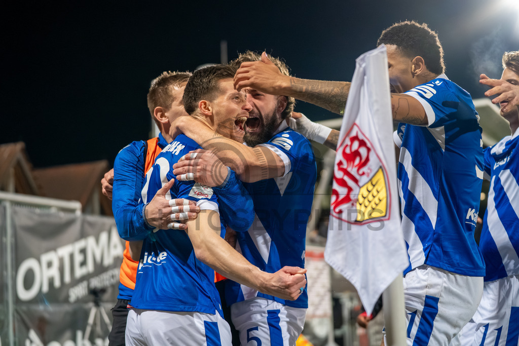 VfB Stuttgart II vs. FC Energie Cottbus, Fussball, 3.Liga, 27. Spieltag, Saison 2025/2026, 03.03.2026 | Kollektiver Torjubel nachdem 1:2 Führungstreffer durch Axel Borgmann (FC Energie Cottbus, #20),VfB Stuttgart II vs. FC Energie Cottbus, Fussball, 3.Liga, 27. Spieltag, Saison 2025/2026, 03.03.2026Foto: photosbyphips/Philip Ziegler