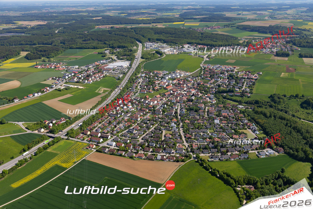 Das Luftbild der Stadt Pentling wurde 2021 vom Flugzeug heraus erstellt (keine Drohne) Aufnahmehöhe ca.450 Meter- hohe Bildauflösung und Druck-Qualität garantiert!