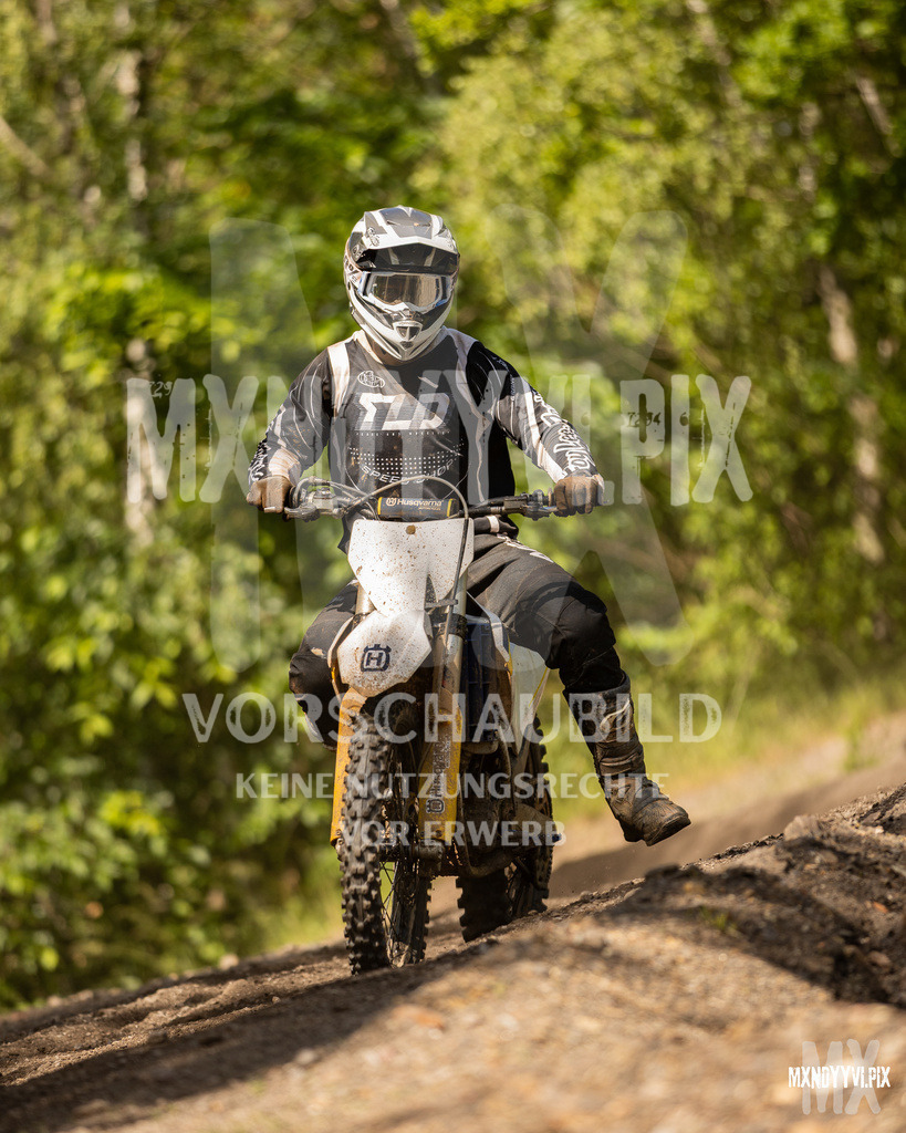 866A1079 | mxndyyvipix