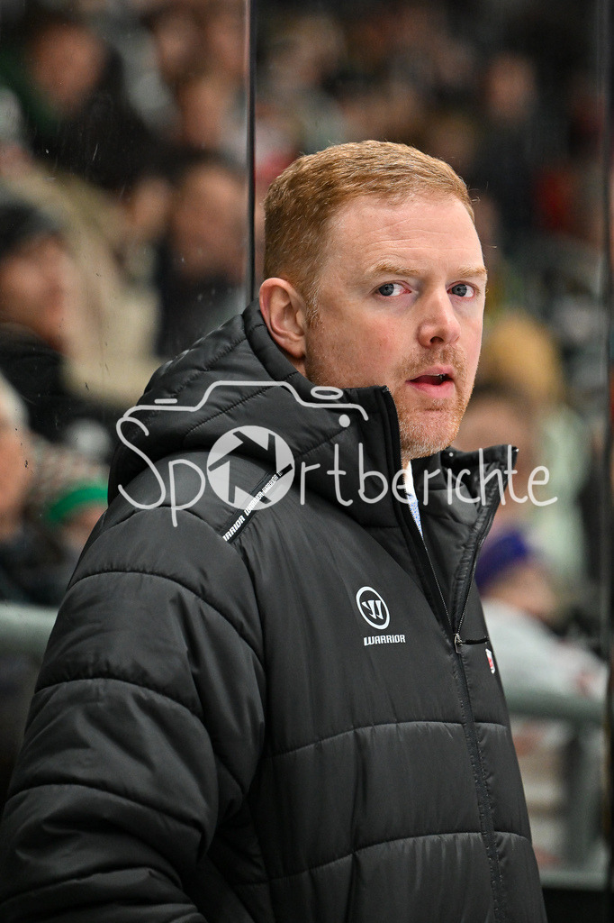 Augsburger Panther - Nürnberg Ice Tigers | AUGSBURG, GERMANY - 28. NOVEMBER: im Bild Mich O´KEEFE Headcoach Nürnberg Ice Tigers beim Ligaspiel zwischen den Augsburger Panthern und den Nürnberg Ice Tigers am 23. Spieltag der Penny DEL im Curt Frenzel Stadion