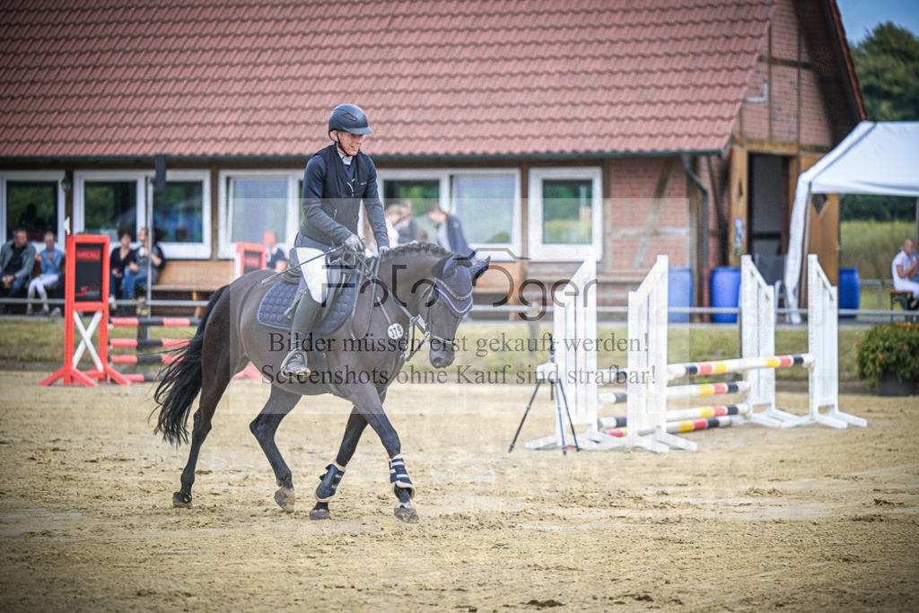 DOS_1581 | Entdecke hochwertige Reitturnierfotos von Foto Oger. Professionell, emotional und authentisch – jetzt Lieblingsmomente im Shop bestellen.Deutschlandweite Turnierfotografie. - Realisiert mit Pictrs.com