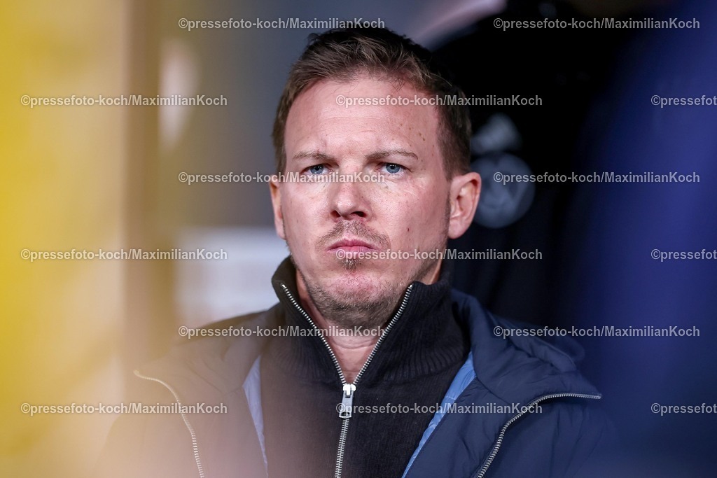 DFB17112501065 | 17.11.2025, Fußball, Länderspiel, WM-Qualifikation Europa, Deutschland - Slowakei, Red Bull Arena (Leipzig), 10. Spieltag, Saison 2025 2026: Nationaltrainer Julian Nagelsmann (GER #hc) an der Seitenlinie  Regulations prohibit any use of photographs as image sequences and or quasi-video.