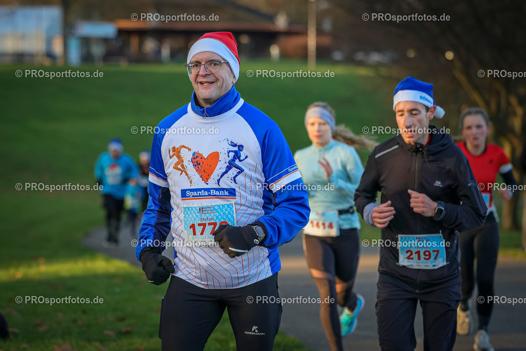 6. Bonner Nikolauslauf; Bonn, 14.12.2025 | Impressionen vom 6. Bonner Nikolauslauf am 14.12.2025 in Bonn (Nordrhein-Westfalen). 