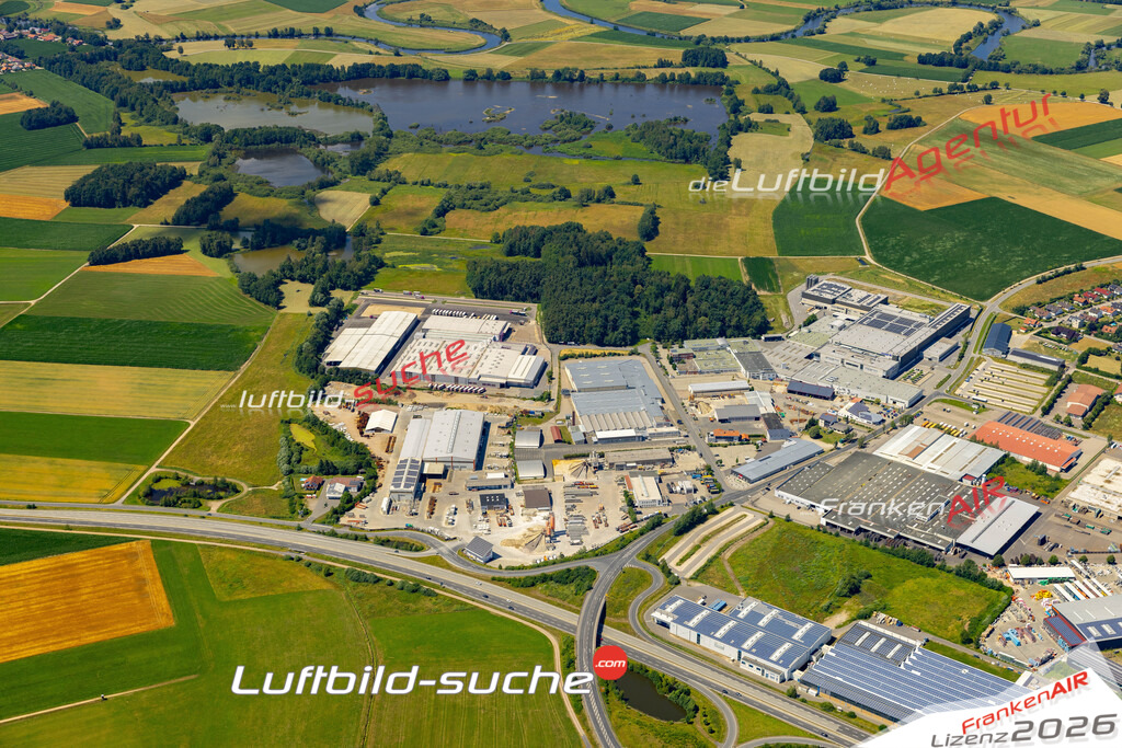 Die Luftaufnahme Gewerbegebiet Michelsdorf - Cham wurde 2022 vom Flugzeug aus (keine Drohne) erstellt. Hohe Auflösung -für große Poster und Wandbilder geeignet - Garantiert!