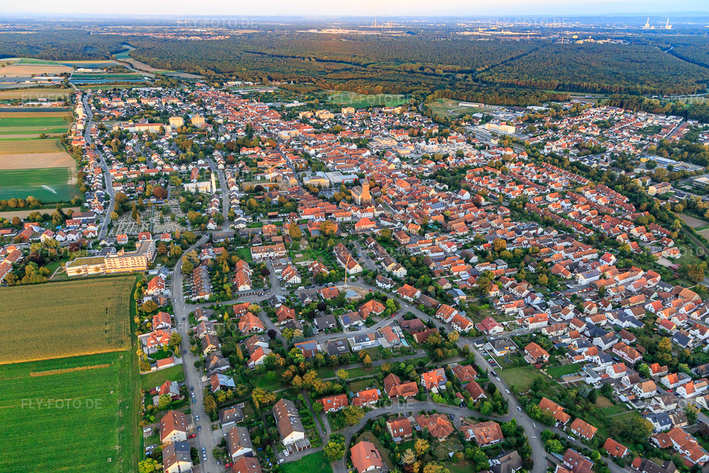 Luftbild: Stadtübersicht aus Westen in Kandel im Bundesland Rheinland-Pfalz in Deutschland. Foto: IMG_094517.jpg vom 01.09.2016 durch Werner Riehm/FLY-FOTO.de