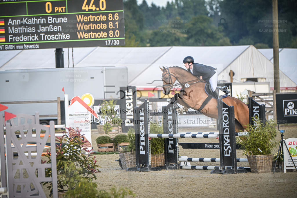 DOS_8249 | Entdecke hochwertige Reitturnierfotos von Foto Oger. Professionell, emotional und authentisch – jetzt Lieblingsmomente im Shop bestellen. - Realisiert mit Pictrs.com