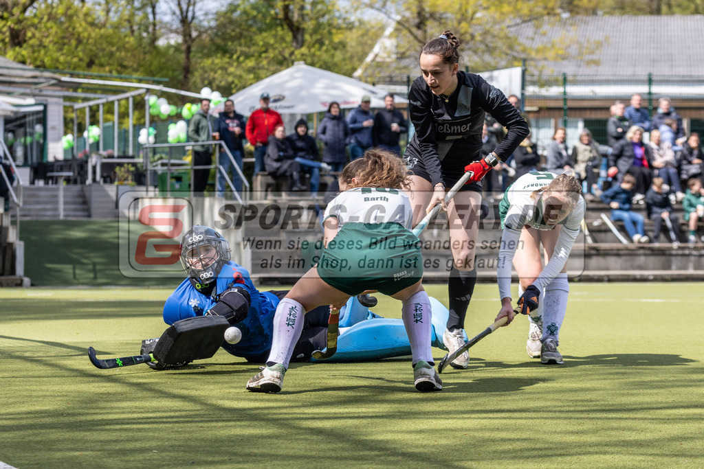MJ_F_UHTC-Alster_21.04.2024-20 | Finja Stark (Uhlenhorst Mülheim #9) &amp; Katharina Barth (Uhlenhorst Mülheim #10), Uhlenhorst Mülheim - Der Club an der Alster am 21.4.2024 im Waldstadion, Mülheim a. d. Ruhr