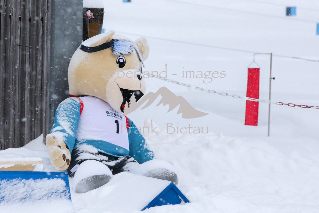 OE7A9771 | Maskottchen