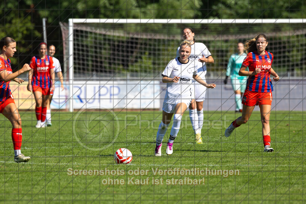 20260906_114433_0014_(c)_by_PhotoPeet | #,1.FC Donzdorf (weiß) vs. 1.FC Heidenheim 1846 (rot), Fußball, Frauen-Verbandspokal Gruppe 2, 2. Runde, Saison 2026/2027, Rasenplatz Lautertal Stadion, Süßener Straße 16, 73072 Donzdorf, 06.09.2026 - 11:00 Uhr,Foto: PhotoPeet / Sport- &amp; Eventfotografie / Peter Harich