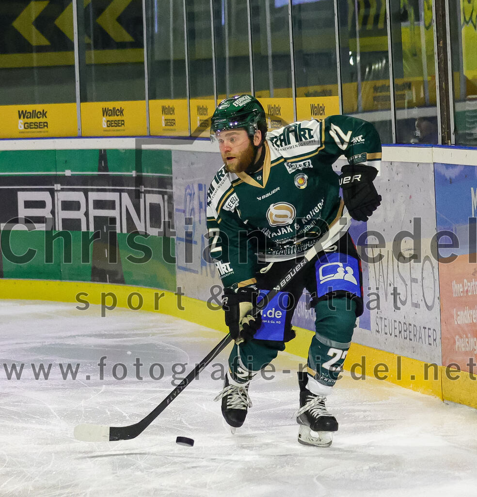 2025-12-19_022_TSV_Erding_gegen_Toelzer_Loewen | Erding, Deutschland, 19.12.2025:Eishockey, Oberliga Süd 2025 / 2026, 27. Spieltag, TSV Erding gegen Tölzer Löwen, Endergebnis: 2:5Grady Hobbs (Erding Gladiators, #22)Foto: Christian Riedel / fotografie-riedel.net