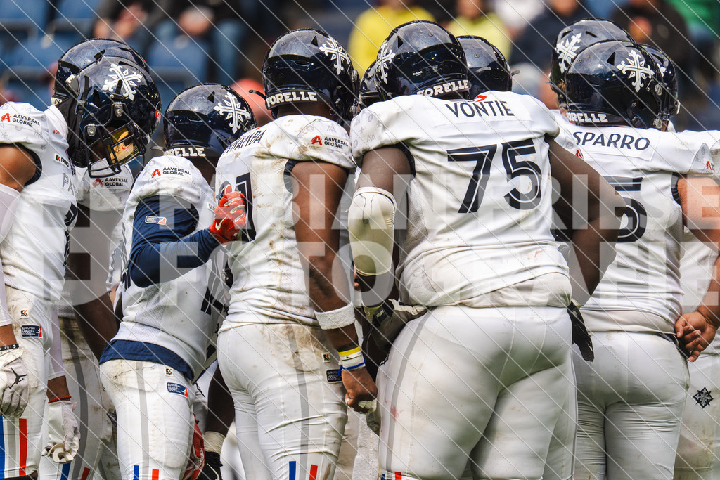 GER Rhein Fire vs. Paris Musketeers, Football, European League of Football, Spieltag 4, Saison 2025, 08.06.2025 | GER Rhein Fire vs. Paris Musketeers, Football, European League of Football, Spieltag 4, Saison 2025, 08.06.2025Foto: Fabian Friese - Realisiert mit Pictrs.com