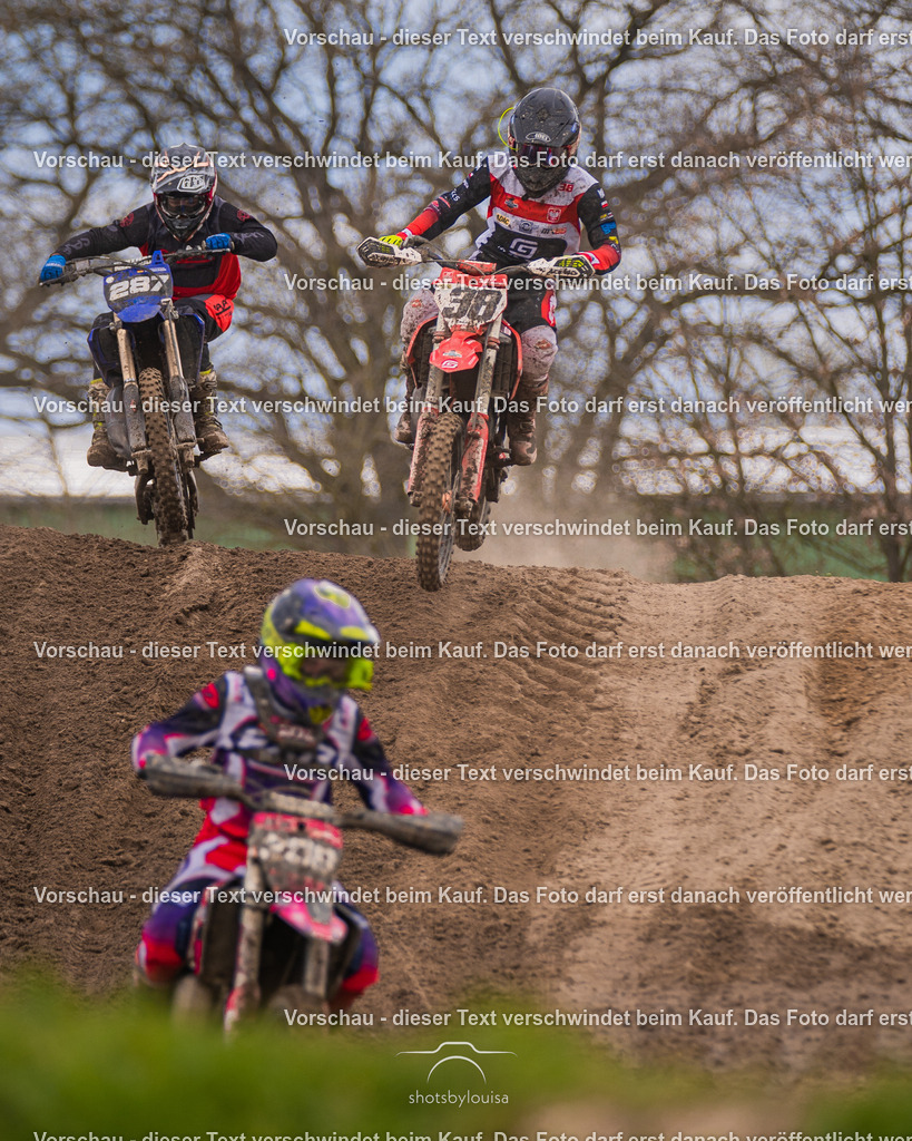 04_13_Bensdorf_85-3367 | Sportfotografin aus Berlin-Brandenburg mit Fokus auf Motocross. Ich halte deine sportliche Leistung und echte Emotionen auf und neben der Strecke professionell fest. Entdecke die Fotos von deinem Rennen und bestelle sie direkt hier im Shop.