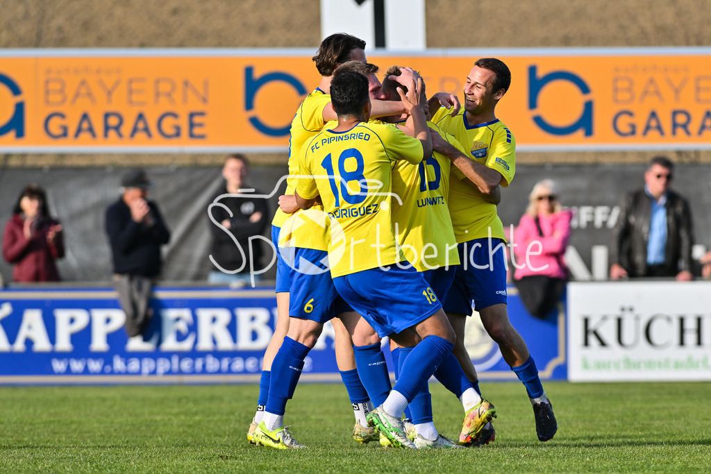 FC Pipinsried - TSV Grünwald | Jubel nach dem Treffer zum 2-0 druch Alexander LUNGWITZ (FC Pipinsried 13) / Tor / Torschuetze / Freude / Happy / Bayernliga Sued: FC Pipinsried - TSV Gruenwald, Kuechenstadel Arena am 11.04.2025
