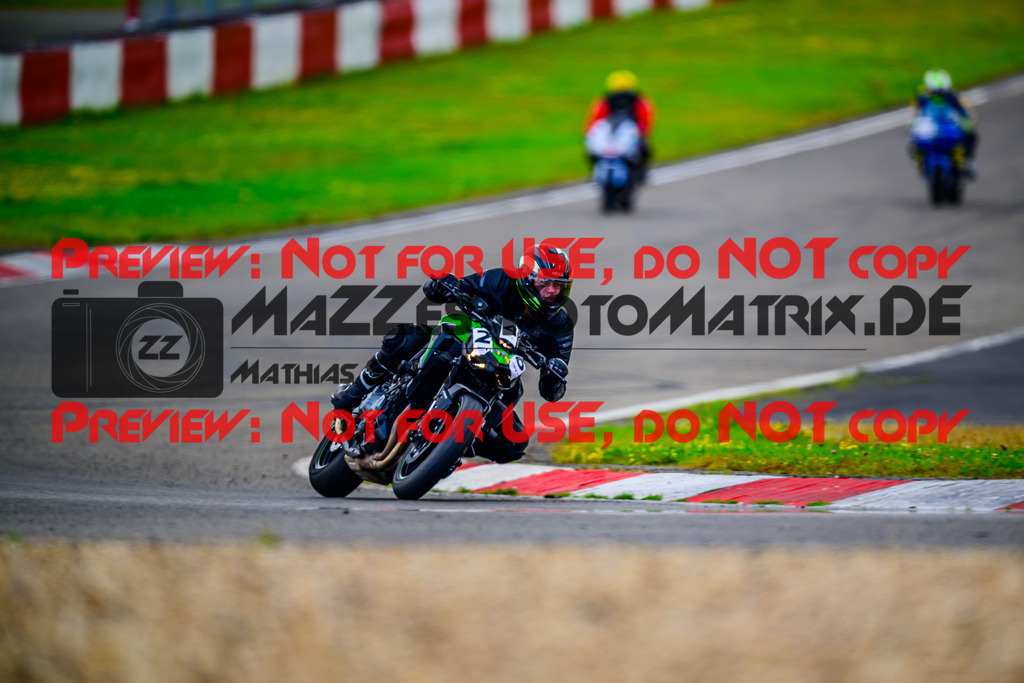 MaZZes_FotoMatrix_240717_6007705_8589 | GELB