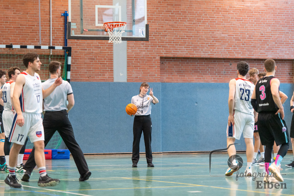 VFL Rastede-Westerstede 3 | VFL Rastede (weiß)-Westerstede 3 (schwarz) am 22.02.2026 in Rastede (Sporthalle); Photo: Philip Eiben 2025 - Realisiert mit Pictrs.com