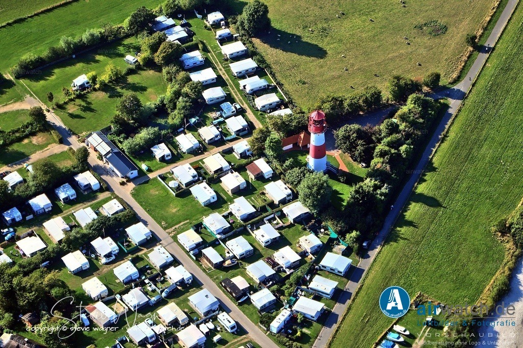 Luftbild Leuchtturm Falshöft - Der Leuchtturm steht heute unter Denkmalschutz | Der Turm wurde zunächst Liegenschaft des Amtes Geltinger Bucht und diente zunächst als Trauzimmer. Seitdem ist er auch für Besucher zugänglich und kann bestiegen werden. Der Rundblick von der Aussichtsplattform umfasst neben der näheren Umgebung auch die dänischen Inseln Als und Ærø. Seit Dezember 2005 brennt das Leuchtfeuer als gedimmtes weißes Festfeuer wieder.