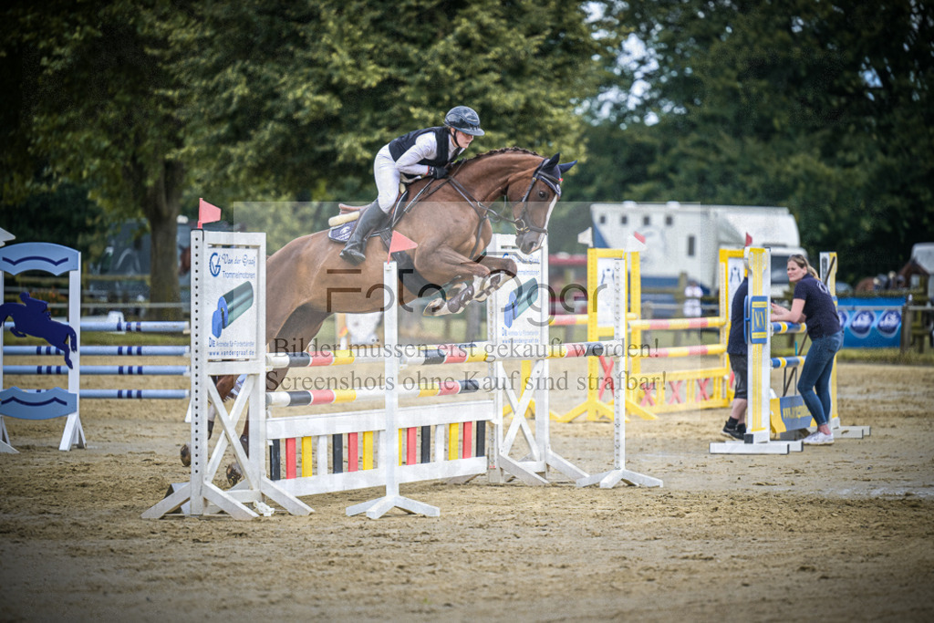 DOS_4861 | Entdecke hochwertige Reitturnierfotos von Foto Oger. Professionell, emotional und authentisch – jetzt Lieblingsmomente im Shop bestellen.Deutschlandweite Turnierfotografie. - Realisiert mit Pictrs.com