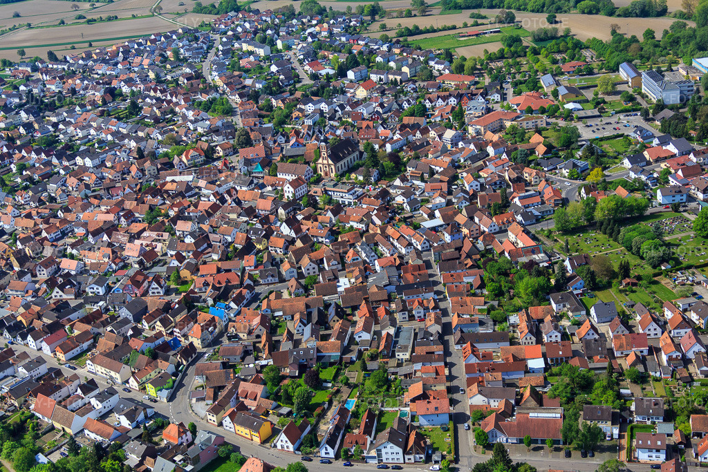 Luftbild: Friedenstr in Hagenbach im Bundesland Rheinland-Pfalz in Deutschland. Foto: IMG_078452.jpg vom 08.05.2015 durch Werner Riehm/FLY-FOTO.de