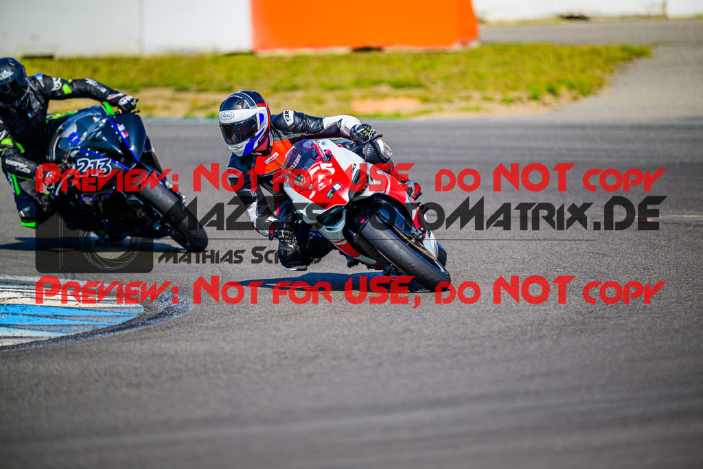 MaZZes_Fotomatrix_20250816_6007705_8263 | WEISS