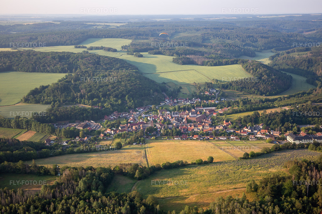 Luftbild: Ortsansicht aus Norden im Ortsteil Stangerode in Arnstein im Bundesland Sachsen-Anhalt in Deutschland. Foto: IMG_136652.jpg vom 18.06.2023 durch Werner Riehm/FLY-FOTO.de